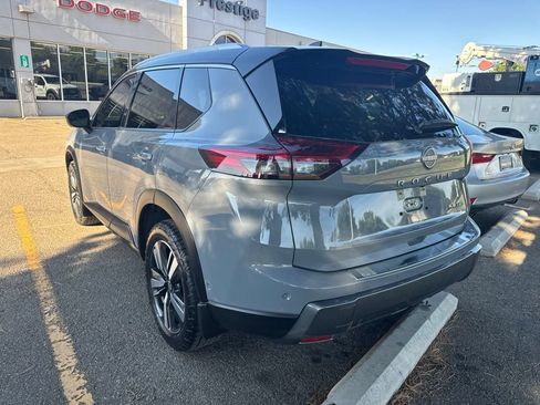 Used 2024 Nissan Rogue SL AWD/4WD image 9