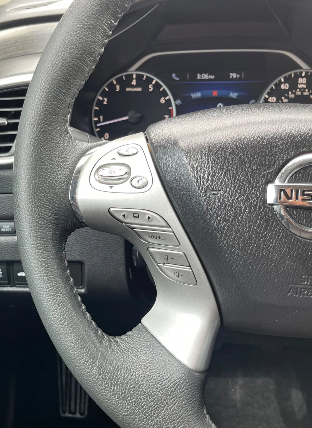 Used 2015 Nissan Murano Platinum w/ Platinum Technology Package AWD/4WD image 28