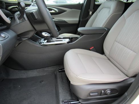 Used 2025 Buick Envista Avenir image 16