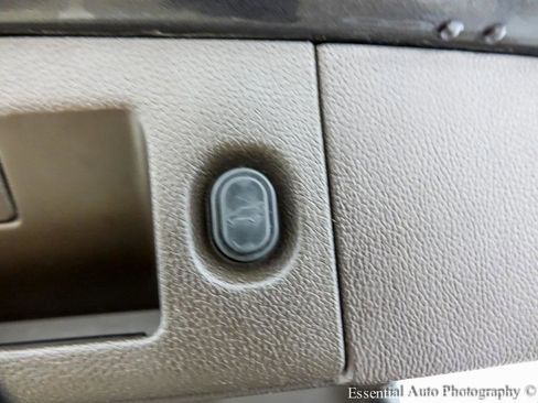 Used 2018 GMC Yukon XL Denali w/ Open Road Package image 27