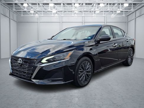 Used 2024 Nissan Altima 2.5 SV FWD image 3