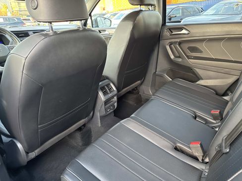 Certified 2022 Volkswagen Tiguan SE image 10