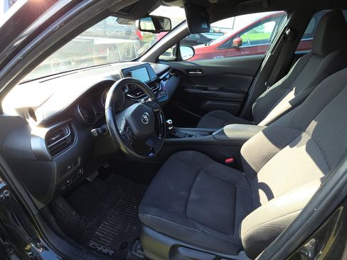 Used 2018 Toyota C-HR XLE image 8