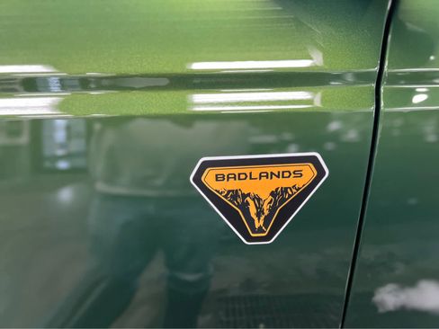 Used 2024 Ford Bronco Badlands image 7