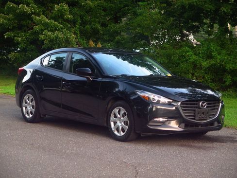 Used 2017 MAZDA MAZDA3 Sport FWD image 6