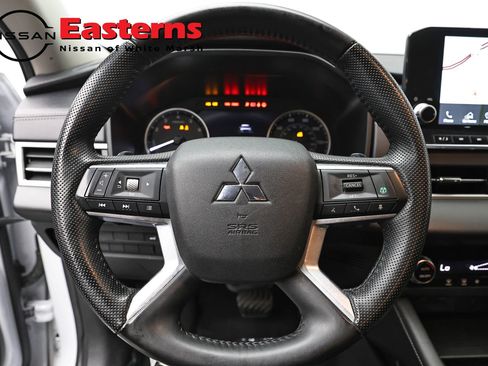 Used 2024 Mitsubishi Outlander AWD image 10
