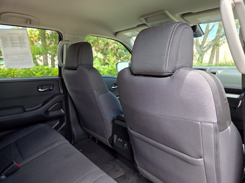 Used 2024 Nissan Frontier SV w/ SV Convenience Package RWD image 17
