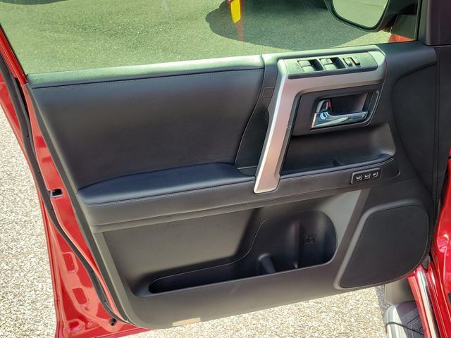 Used 2022 Toyota 4Runner Limited AWD/4WD image 18