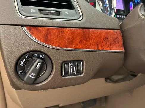 Used 2016 Chrysler Town & Country Touring-L w/ Driver Convenience Group FWD image 22