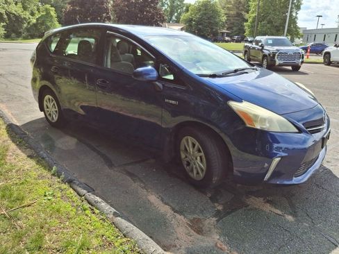 Used 2012 Toyota Prius V Three FWD image 3