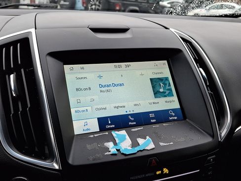 Used 2019 Ford Edge Titanium image 22