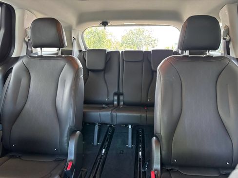Used 2026 Kia Carnival FWD image 41