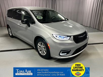 Used 2024 Chrysler Pacifica Touring-L