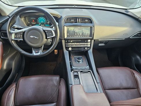 Used 2018 Jaguar F-PACE S image 23