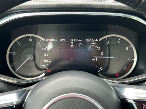 Used 2023 Jaguar F-PACE AWD/4WD image 9