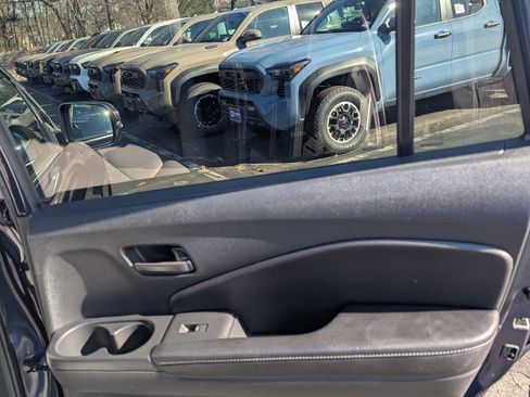 Used 2024 Honda Passport EX-L image 17