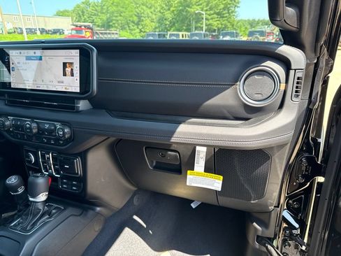 New 2026 Jeep Wrangler Unlimited Sahara AWD/4WD image 26