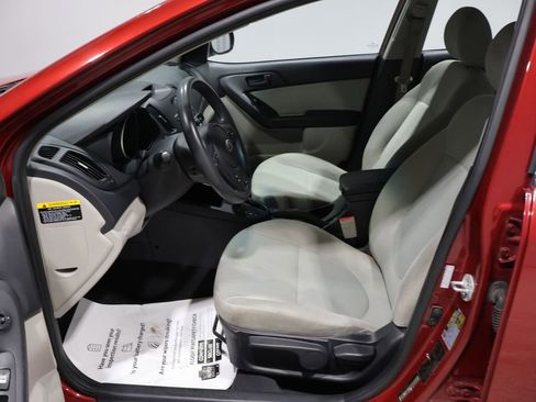 Used 2010 Kia Forte EX image 9