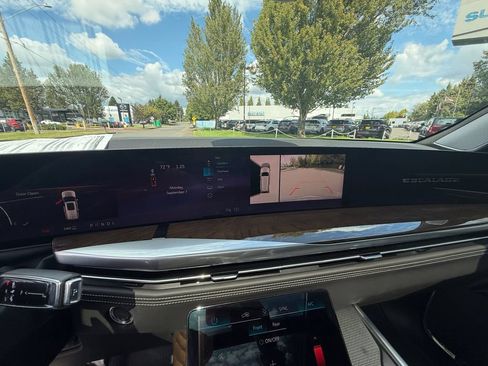 Used 2025 Cadillac Escalade Sport Platinum w/ LPO, Floor Liner Package AWD/4WD image 16