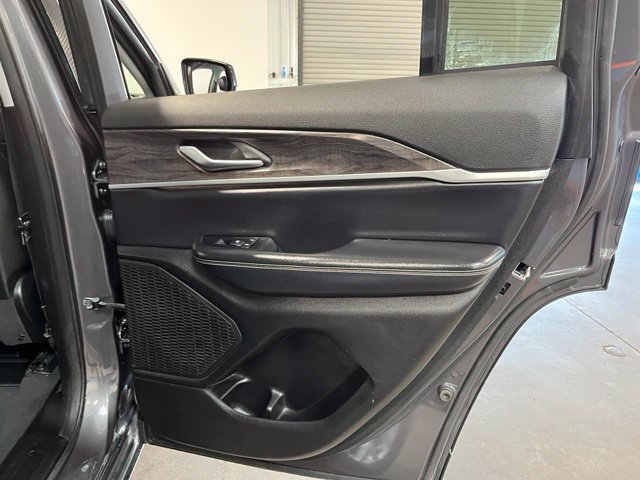 Used 2023 Jeep Grand Cherokee Limited AWD/4WD image 16