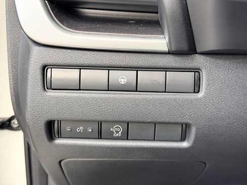 Used 2023 Nissan Rogue SV AWD/4WD image 38