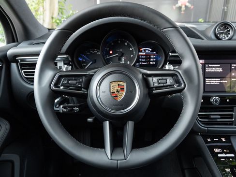 Certified 2026 Porsche Macan AWD/4WD image 13