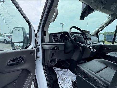 Used 2023 Ford E-Transit Medium Roof RWD image 31