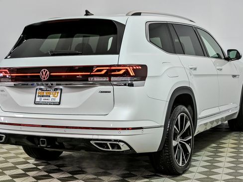 Used 2025 Volkswagen Atlas SEL Premium R-Line image 8