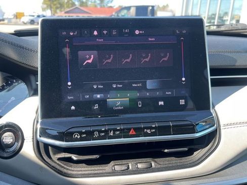 Used 2025 Jeep Compass Limited image 43