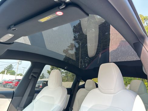 Used 2026 Tesla Model Y 2WD image 23
