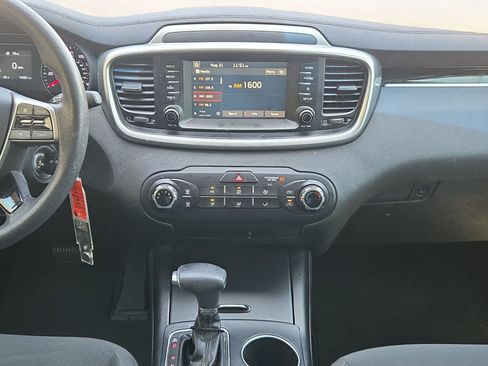 Used 2019 Kia Sorento FWD image 26