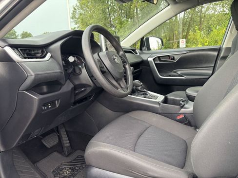 Used 2025 Toyota RAV4 LE AWD/4WD image 15