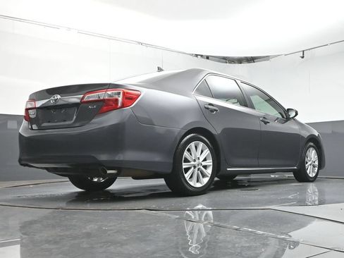 Used 2013 Toyota Camry XLE w/ Leather Pkg FWD image 32
