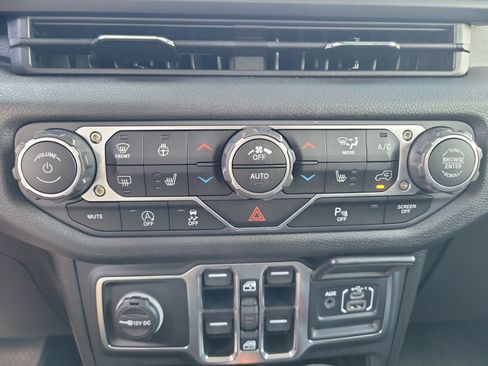 Used 2025 Jeep Wrangler Unlimited Sport AWD/4WD image 26