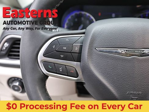 Used 2023 Chrysler Pacifica Limited FWD image 15