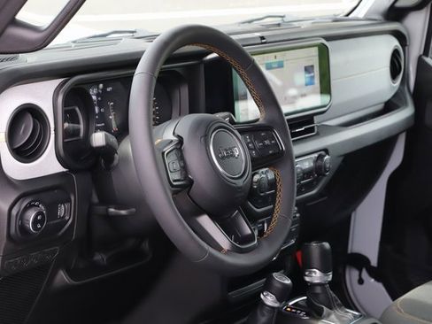 Used 2024 Jeep Gladiator Sport image 12