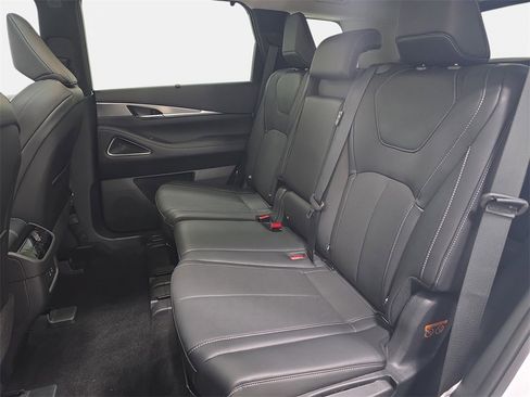 Certified 2026 INFINITI QX60 Luxe w/ Family Package image 11