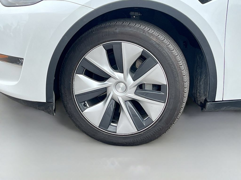 Used 2023 Tesla Model Y Long Range AWD/4WD image 28