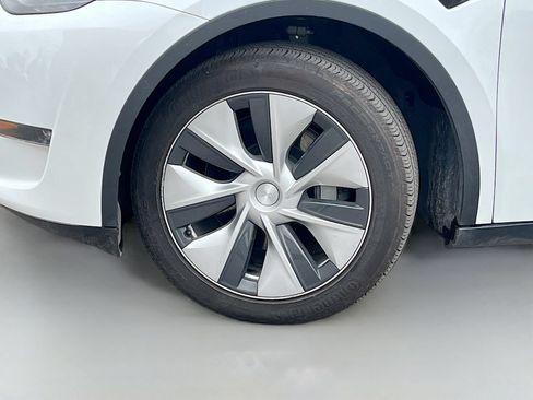 Used 2023 Tesla Model Y Long Range AWD/4WD image 28