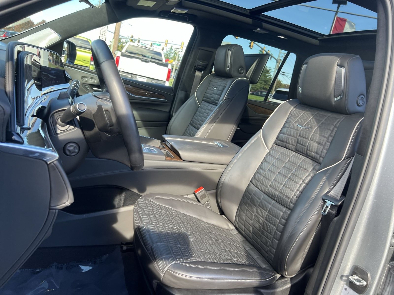 Used 2023 Cadillac Escalade Sport Platinum w/ LPO, ONYX Package AWD/4WD image 13