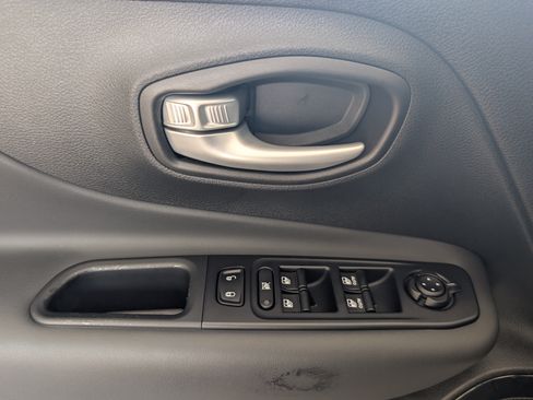 Used 2023 Jeep Renegade Altitude AWD/4WD image 15