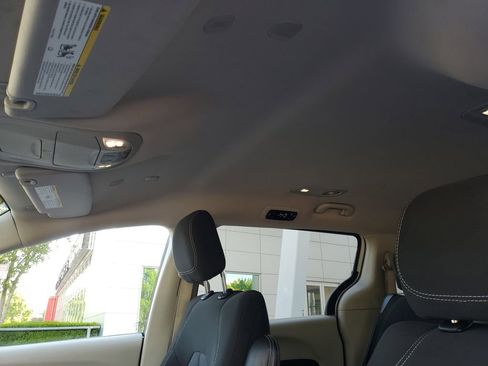 Used 2023 Chrysler Voyager LX FWD image 15