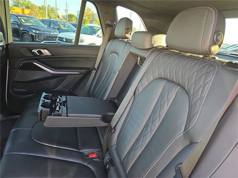 Used 2025 BMW X5 xDrive50e image 10