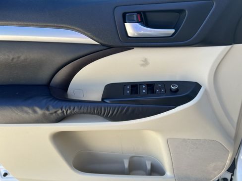 Used 2016 Toyota Highlander XLE FWD image 14