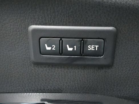 Used 2018 Toyota RAV4 Limited AWD/4WD image 18