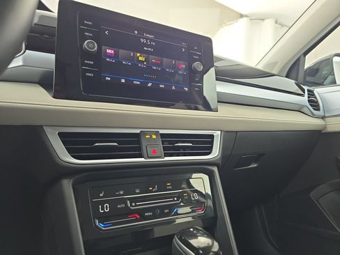 Certified 2025 Volkswagen Taos SE FWD image 20