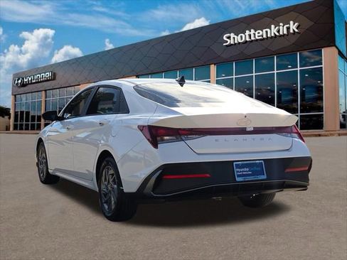 Certified 2024 Hyundai Elantra SEL image 8