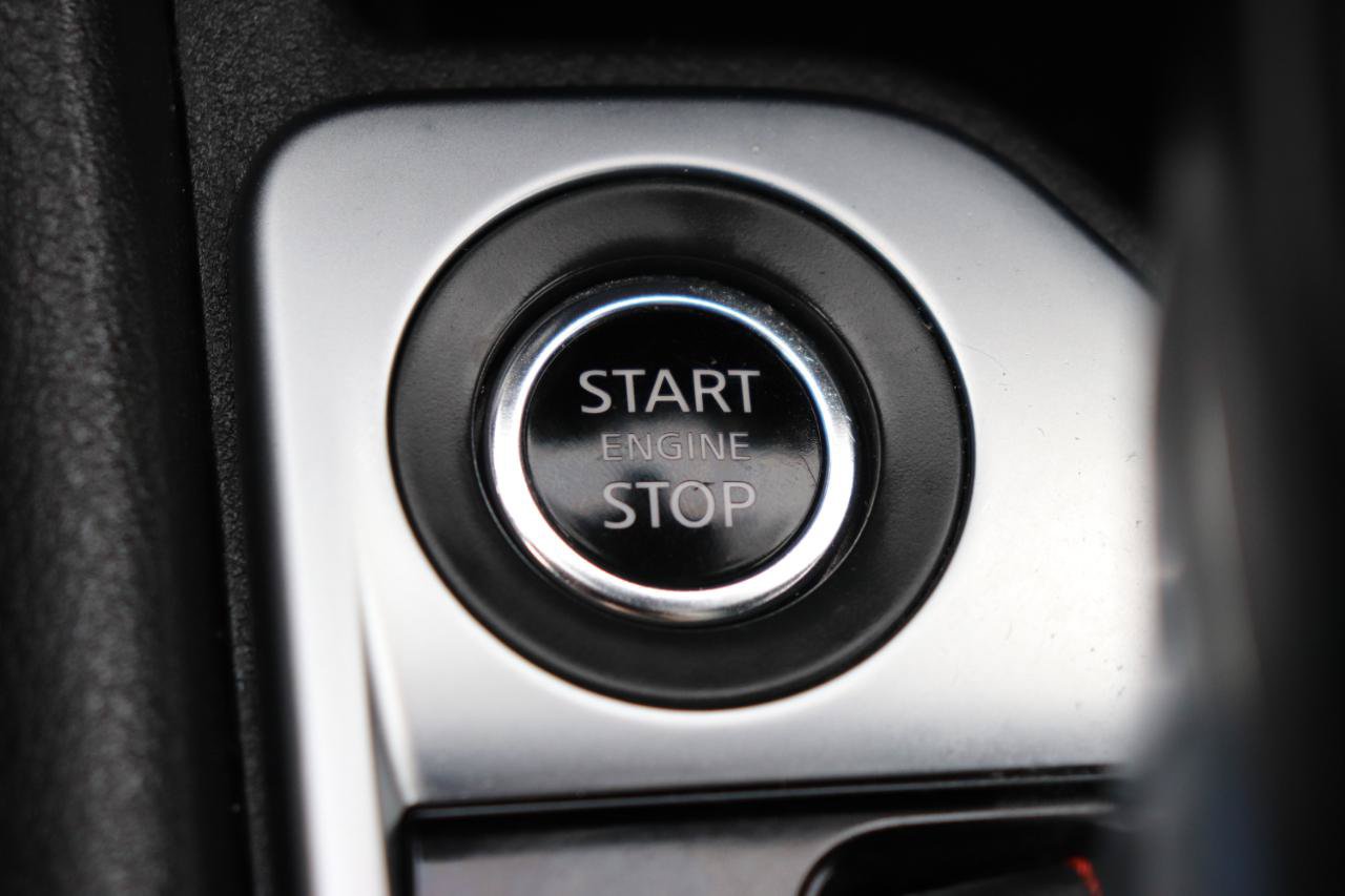 Used 2025 Nissan Sentra SR w/ Midnight Edition FWD image 39