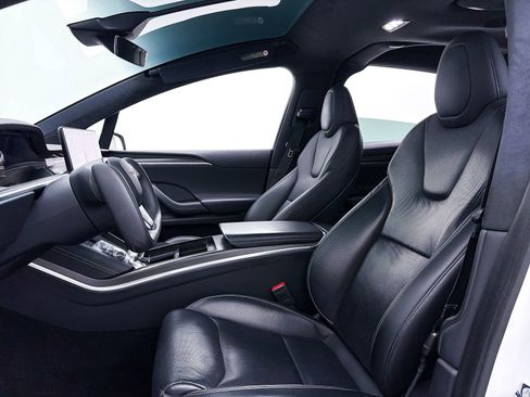 Used 2022 Tesla Model X Plaid image 18