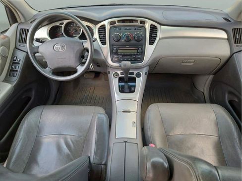 Used 2005 Toyota Highlander 2WD V6 w/ 3rd Row image 13